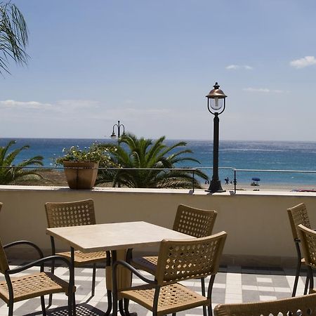Palazzo Reginella Aparthotel Bovalino Marina Exterior foto