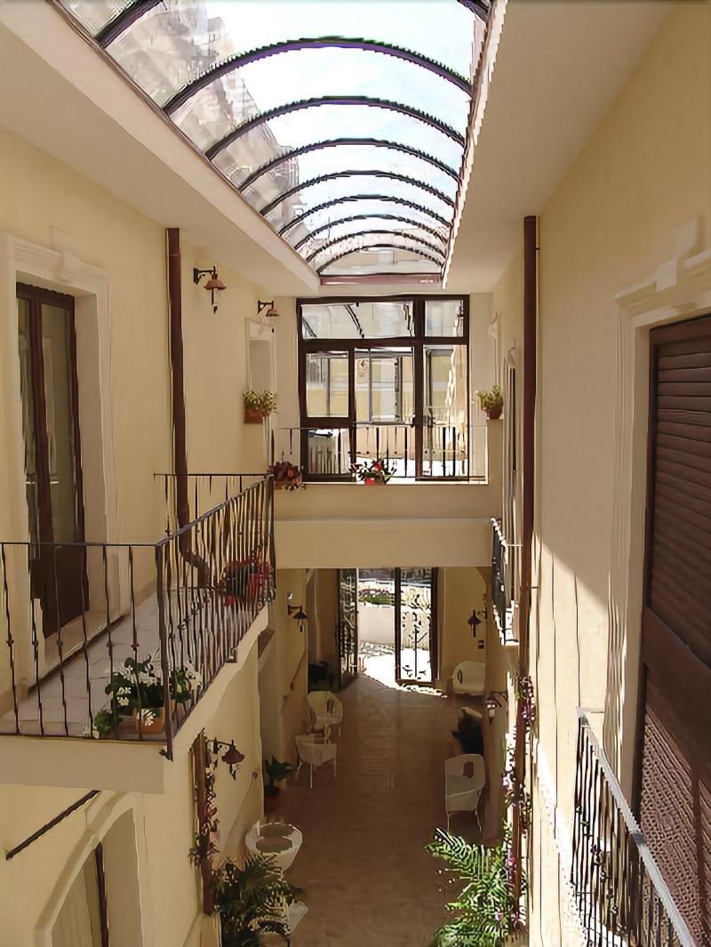 Palazzo Reginella Aparthotel Bovalino Marina Exterior foto
