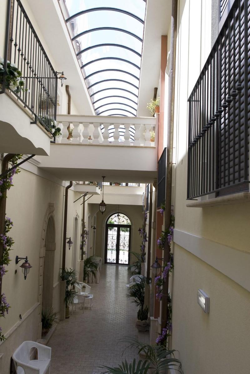 Palazzo Reginella Aparthotel Bovalino Marina Exterior foto