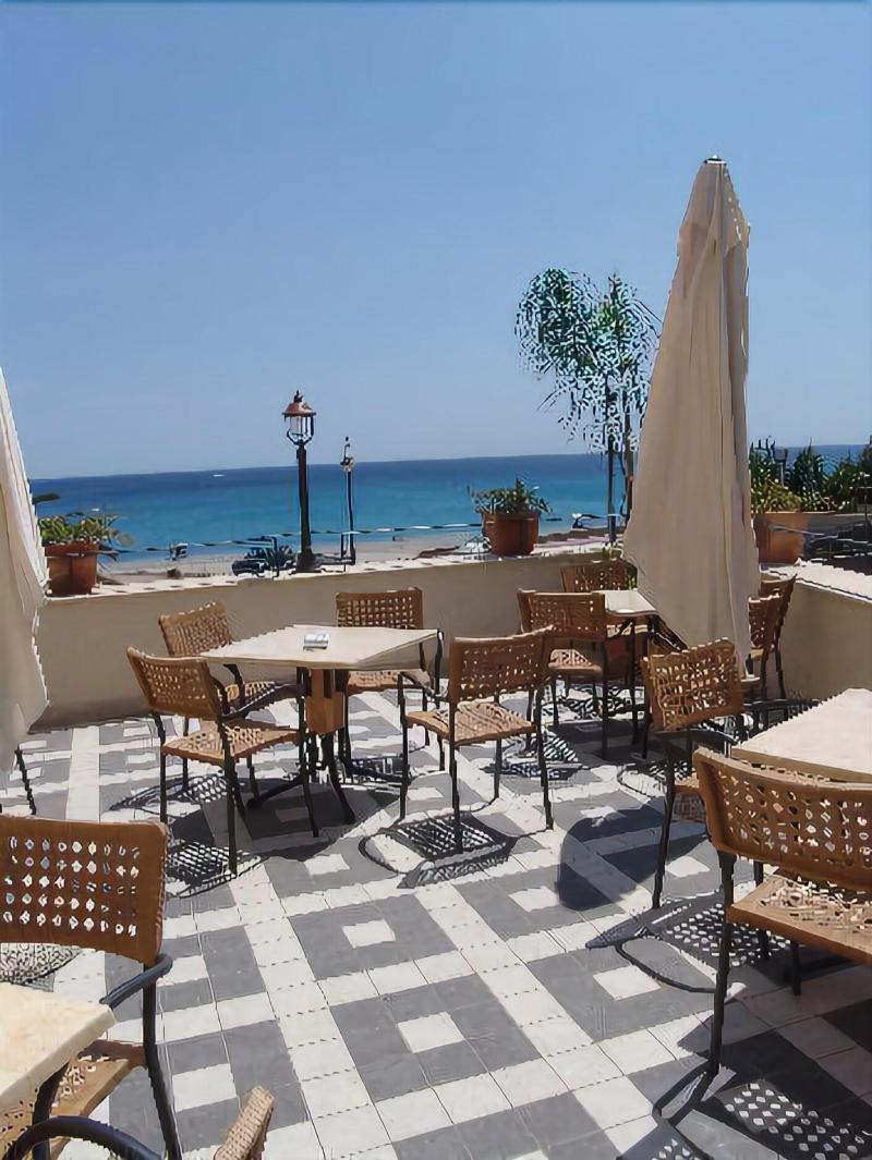 Palazzo Reginella Aparthotel Bovalino Marina Exterior foto