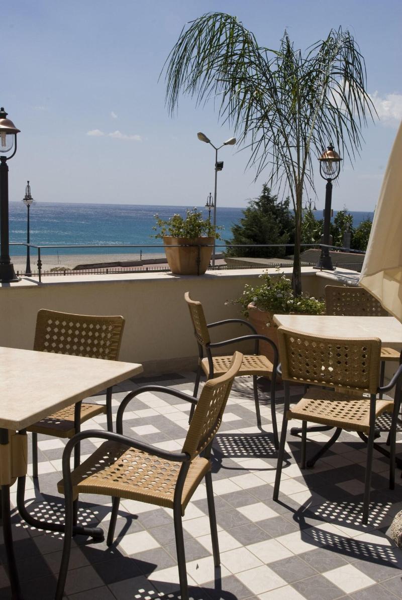 Palazzo Reginella Aparthotel Bovalino Marina Exterior foto