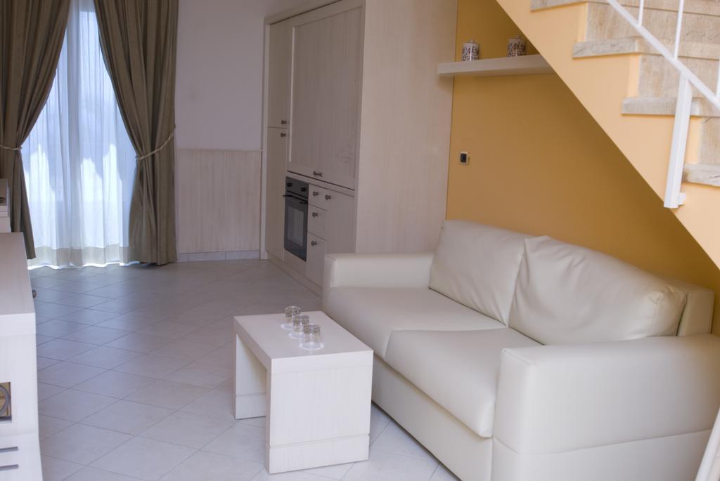 Palazzo Reginella Aparthotel Bovalino Marina Cameră foto