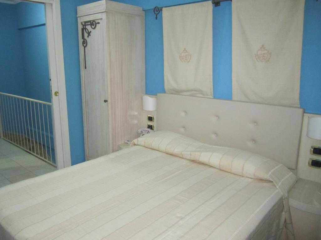 Palazzo Reginella Aparthotel Bovalino Marina Cameră foto