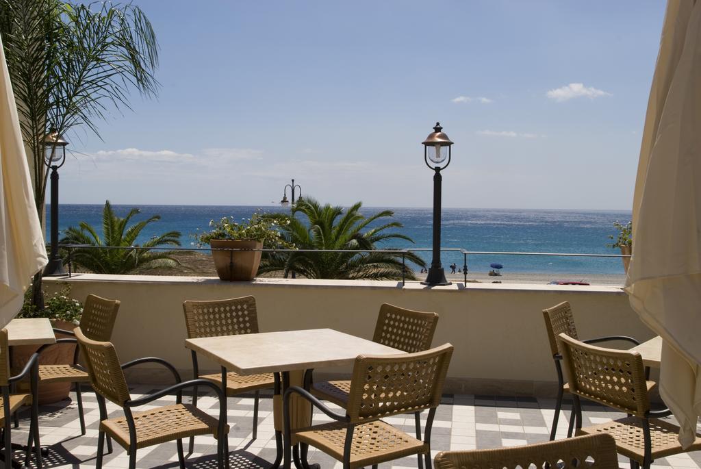 Palazzo Reginella Aparthotel Bovalino Marina Exterior foto