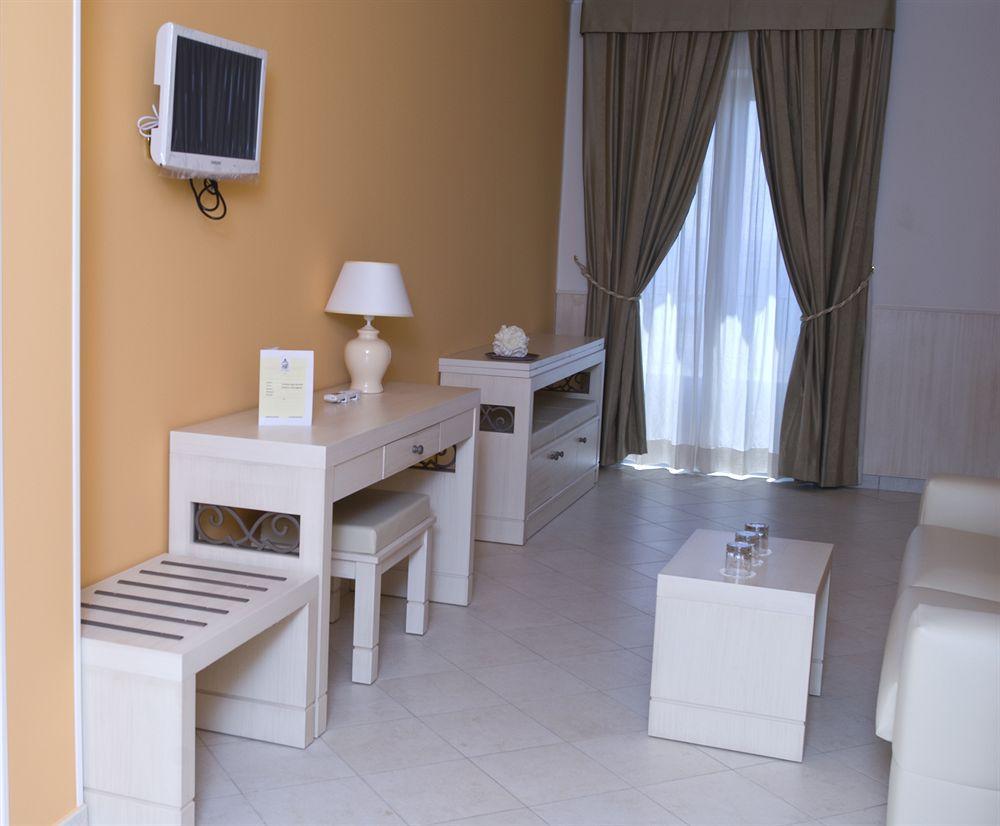 Palazzo Reginella Aparthotel Bovalino Marina Exterior foto