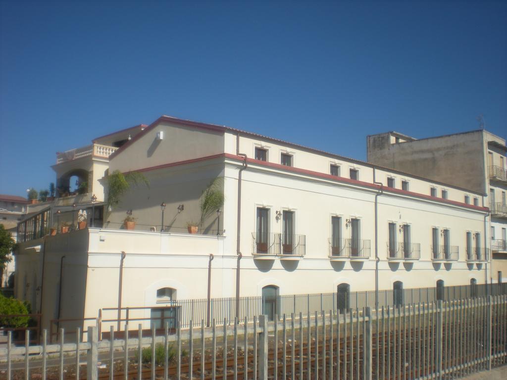 Palazzo Reginella Aparthotel Bovalino Marina Exterior foto