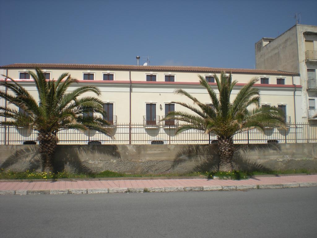 Palazzo Reginella Aparthotel Bovalino Marina Exterior foto