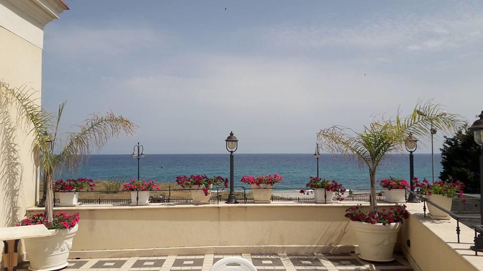 Palazzo Reginella Aparthotel Bovalino Marina Exterior foto