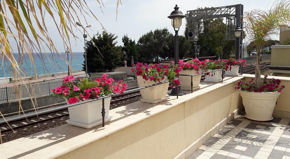 Palazzo Reginella Aparthotel Bovalino Marina Exterior foto