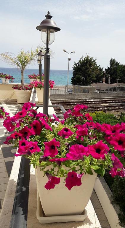 Palazzo Reginella Aparthotel Bovalino Marina Exterior foto